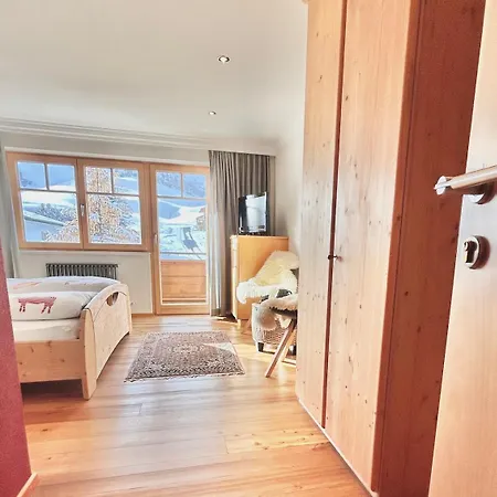 Haus Wallis by stayFritz - Ski-In Ski-Out Zimmer 'garni' am Arlberg-2